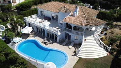 5 Bedroom Detached Villa in Elviria - Image 3