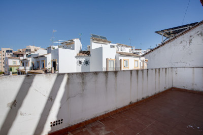 4 Bedroom Townhouse in Estepona - Image 2