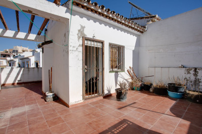 4 Bedroom Townhouse in Estepona - Image 3
