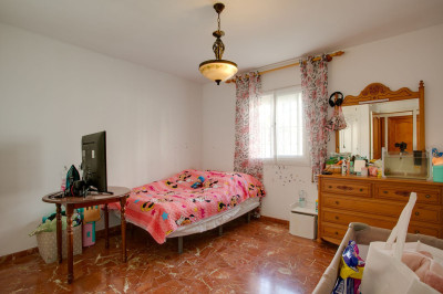 4 Bedroom Townhouse in Estepona - Image 5
