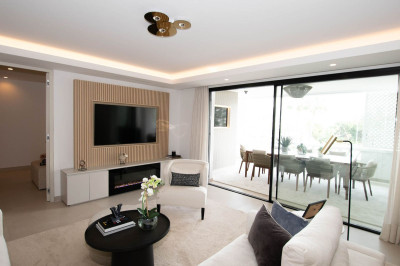 3 Bedroom Middle Floor Apartment in Puerto Banús - Image 1