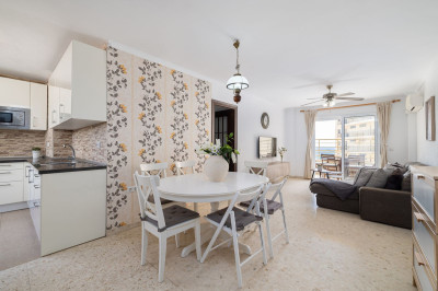 3 Bedroom Middle Floor Apartment in Benalmadena Costa - Image 2