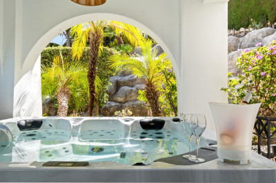 1 Bedroom Ground Floor Apartment in Marbella - Image 2