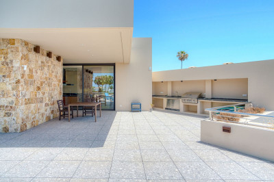 5 Bedroom Detached Villa in Elviria - Image 3