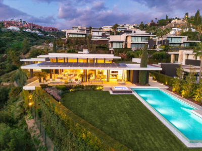 6 Bedroom Detached Villa in La Quinta - Image 1