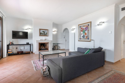 3 Bedroom Middle Floor Apartment in La Mairena - Image 4