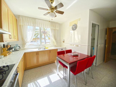 3 Bedroom Middle Floor Apartment in Marbella - Image 4