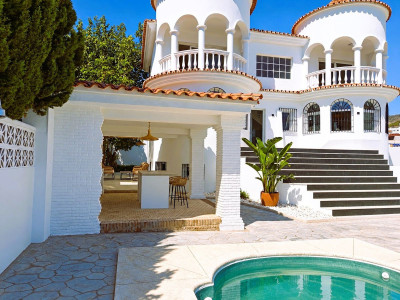 5 Bedroom Detached Villa in Arroyo de la Miel - Image 1