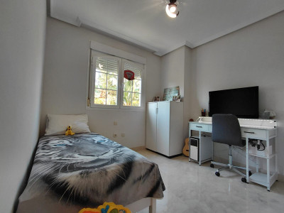 2 Bedroom Middle Floor Apartment in Nagüeles - Image 4