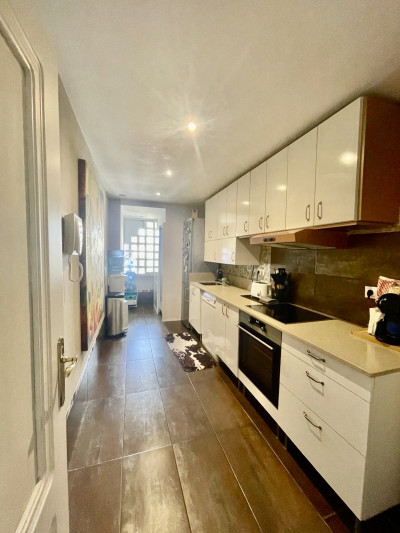 3 Bedroom Middle Floor Apartment in The Golden Mile - Image 5