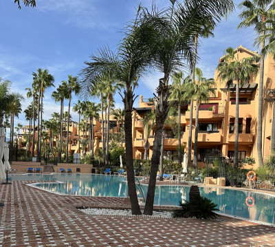 2 Bedroom Middle Floor Apartment in San Pedro de Alcántara - Image 1
