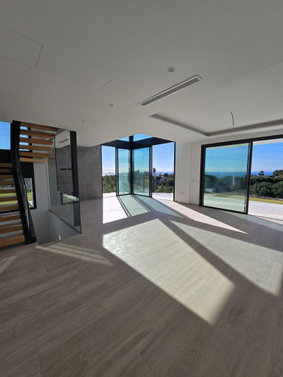 6 Bedroom Semi-Detached House in Marbella - Image 5