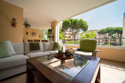 3 Bedroom Middle Floor Apartment in Elviria - Image 1
