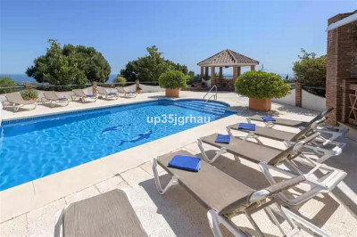6 Bedroom Detached Villa in Estepona - Image 3