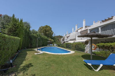 4 Bedroom Townhouse in Nueva Andalucía - Image 2