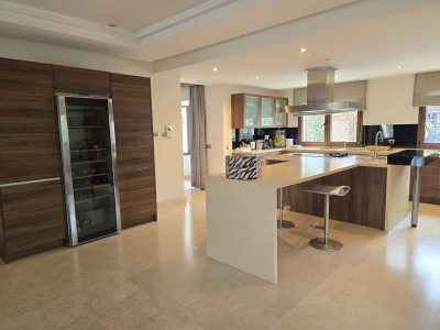 6 Bedroom Detached Villa in Marbella - Image 5