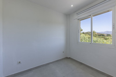 3 Bedroom Townhouse in Estepona - Image 4