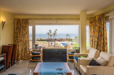 2 Bedroom Middle Floor Apartment in Elviria - Image 2