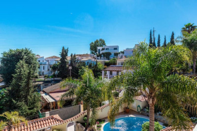 5 Bedroom Detached Villa in Nueva Andalucía - Image 2