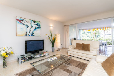 2 Bedroom Ground Floor Apartment in Miraflores - Image 2