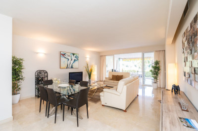 2 Bedroom Ground Floor Apartment in Miraflores - Image 4
