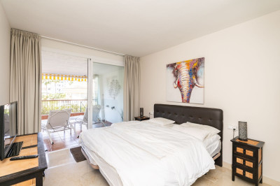 2 Bedroom Ground Floor Apartment in Miraflores - Image 5