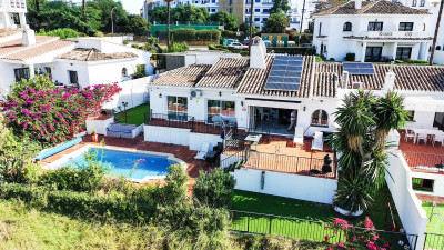 5 Bedroom Semi-Detached House in La Duquesa - Image 2