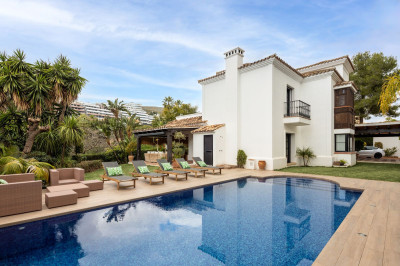 4 Bedroom Detached Villa in Benahavís - Image 1