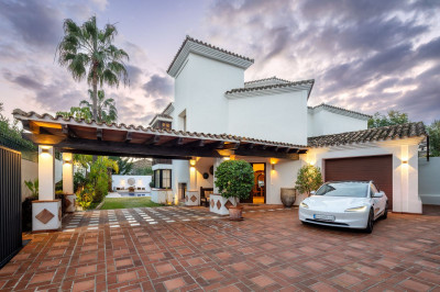 4 Bedroom Detached Villa in Benahavís - Image 3