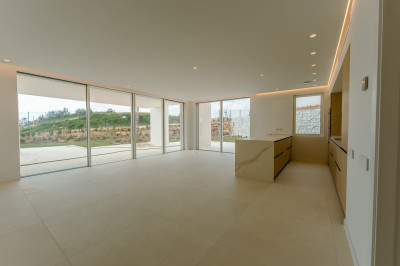 3 Bedroom Ground Floor Apartment in Ojén - Image 2