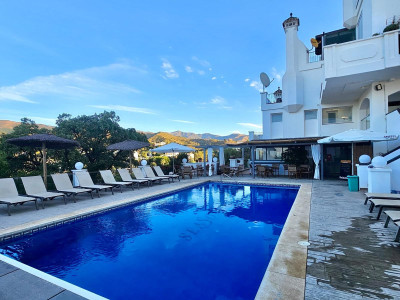 1 Bedroom Middle Floor Apartment in Estepona - Image 4