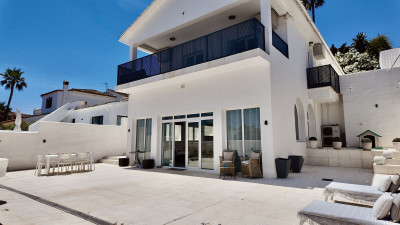 4 Bedroom Detached Villa in Nueva Andalucía - Image 1