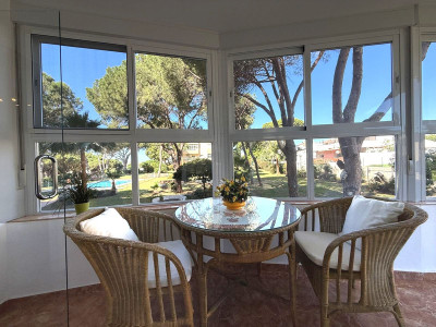 2 Bedroom Middle Floor Apartment in Calahonda - Image 2