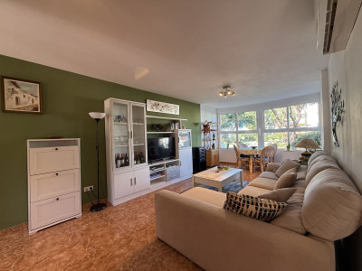 2 Bedroom Middle Floor Apartment in Calahonda - Image 4