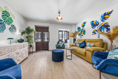 4 Bedroom Townhouse in Estepona - Image 2