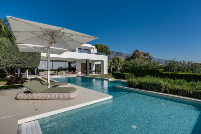 5 Bedroom Detached Villa in The Golden Mile - Image 2