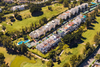 2 Bedroom Middle Floor Apartment in La Quinta - Image 1