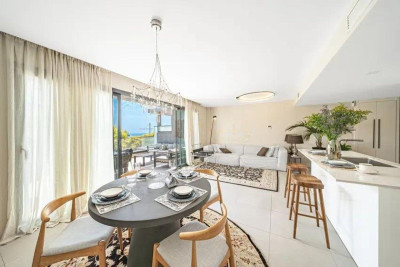 3 Bedroom Middle Floor Apartment in Estepona - Image 1