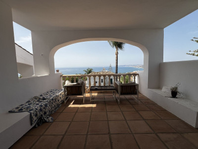 5 Bedroom Detached Villa in Estepona - Image 4