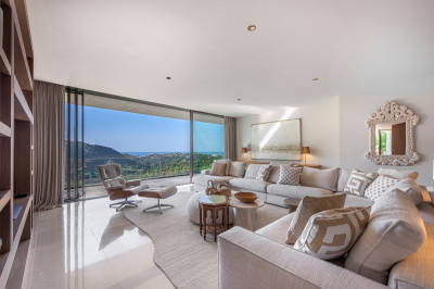 4 Bedroom Detached Villa in Benahavís - Image 2