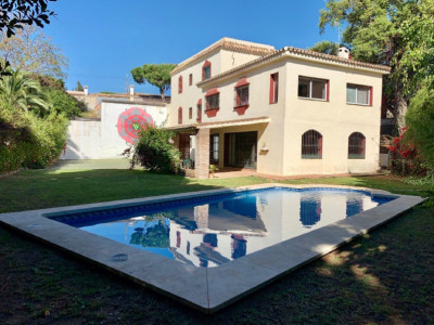 5 Bedroom Detached Villa in Elviria
