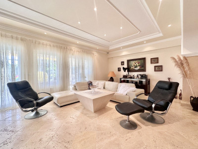 6 Bedroom Detached Villa in El Rosario - Image 5