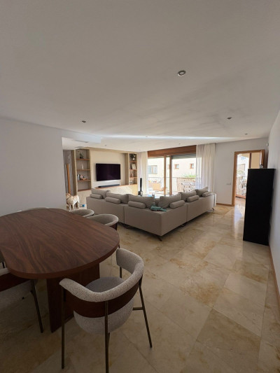 3 Bedroom Middle Floor Apartment in Marbella - Image 1