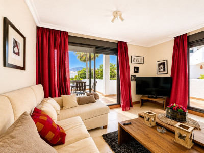 2 Bedroom Middle Floor Apartment in Selwo - Image 5