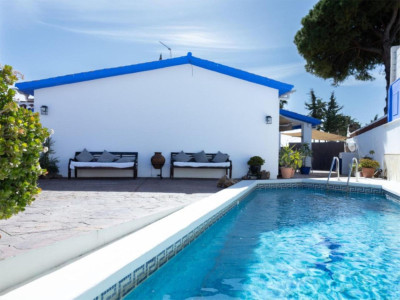 3 Bedroom Detached Villa in Marbella - Image 1