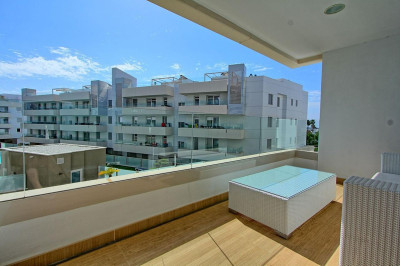 3 Bedroom Middle Floor Apartment in San Pedro de Alcántara - Image 4