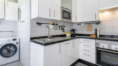 3 Bedroom Ground Floor Apartment in Marbella - Image 2