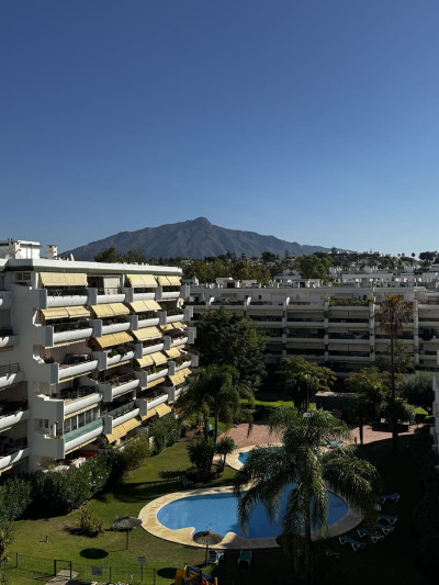 3 Bedroom Middle Floor Apartment in Guadalmina Alta - Image 1