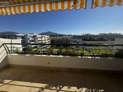 3 Bedroom Middle Floor Apartment in Guadalmina Alta - Image 4