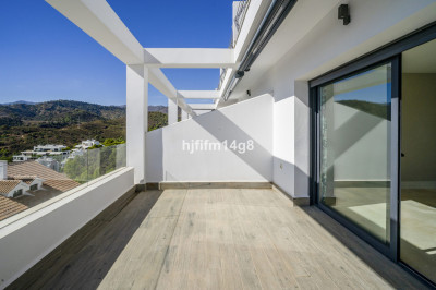 2 Bedroom Penthouse Duplex in Estepona - Image 4